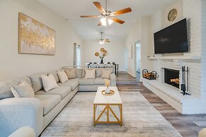 10 Mi to Six Flags: Pet- & Family-friendly Retreat