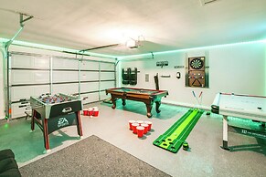 10 Mi to Six Flags: Pet- & Family-friendly Retreat