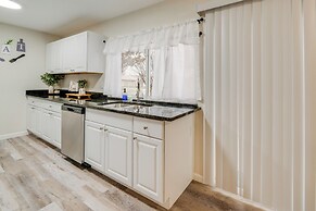 10 Mi to Six Flags: Pet- & Family-friendly Retreat