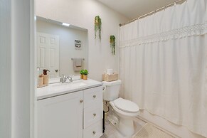 10 Mi to Six Flags: Pet- & Family-friendly Retreat