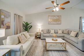 10 Mi to Six Flags: Pet- & Family-friendly Retreat