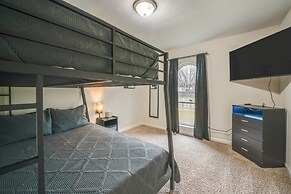 10 Mi to Six Flags: Pet- & Family-friendly Retreat