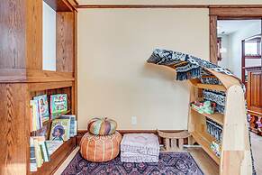 Close to Lake Superior: Walkable Washburn Charmer!