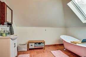 Close to Lake Superior: Walkable Washburn Charmer!