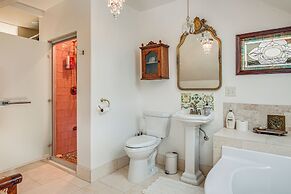 Close to Lake Superior: Walkable Washburn Charmer!