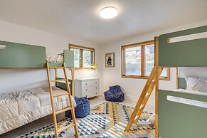 Oceanside Escape w/ Stunning Views: Walk to Beach!