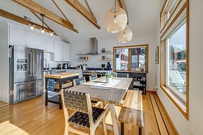 Oceanside Escape w/ Stunning Views: Walk to Beach!