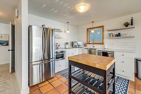 Oceanside Escape w/ Stunning Views: Walk to Beach!