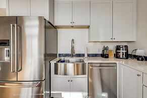 Oceanside Escape w/ Stunning Views: Walk to Beach!