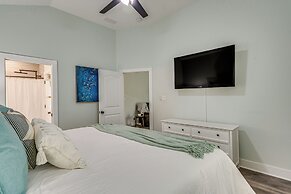 1 Mi to Dtwn: Pet-friendly Pensacola Getaway!