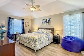 Swim & Unwind: Pet-friendly Home in Spring!
