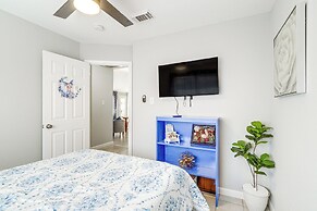 Swim & Unwind: Pet-friendly Home in Spring!