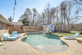 Swim & Unwind: Pet-friendly Home in Spring!