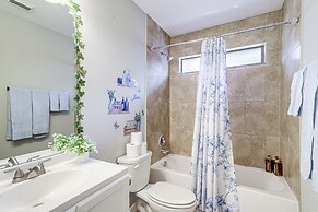 Swim & Unwind: Pet-friendly Home in Spring!