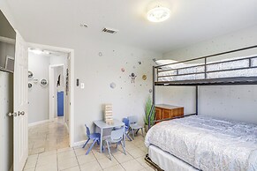 Swim & Unwind: Pet-friendly Home in Spring!