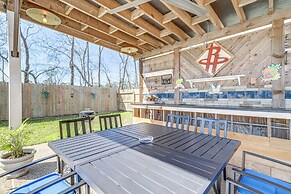 Swim & Unwind: Pet-friendly Home in Spring!