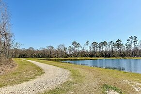 Swim & Unwind: Pet-friendly Home in Spring!