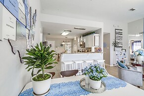 Swim & Unwind: Pet-friendly Home in Spring!