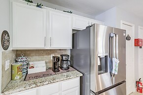 Swim & Unwind: Pet-friendly Home in Spring!