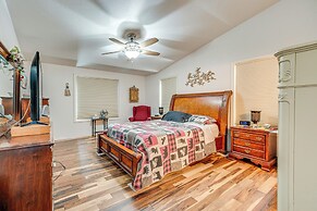 1 Mi to Moses Lake: Home w/ Private Yard & Hot Tub