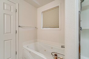 1 Mi to Moses Lake: Home w/ Private Yard & Hot Tub