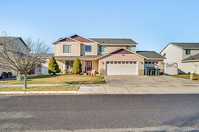 1 Mi to Moses Lake: Home w/ Private Yard & Hot Tub