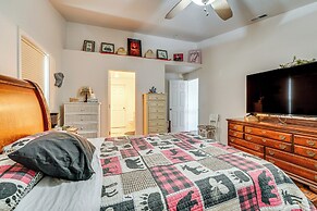 1 Mi to Moses Lake: Home w/ Private Yard & Hot Tub