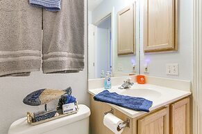 11 Mi to Isla Blanca Beach: Townhome w/ Lake Views