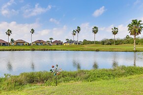 11 Mi to Isla Blanca Beach: Townhome w/ Lake Views