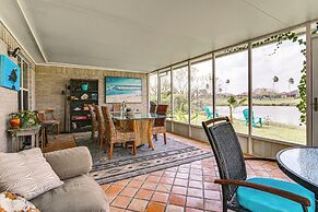 11 Mi to Isla Blanca Beach: Townhome w/ Lake Views