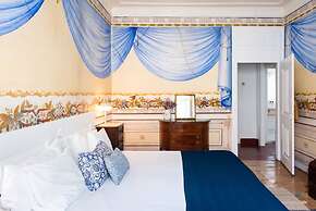 Luxury Building With Rooftop in Central Ericeira