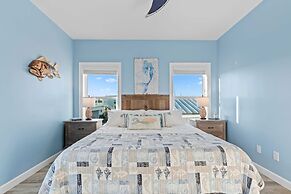 Mermaid Manor Waterfront Haven w Hot Tub Dock