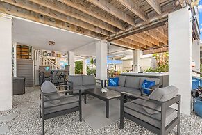 Mermaid Manor Waterfront Haven w Hot Tub Dock