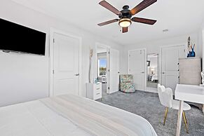 Mermaid Manor Waterfront Haven w Hot Tub Dock