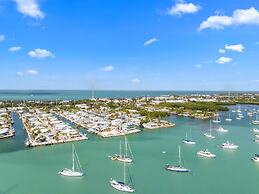 Mermaid Manor Waterfront Haven w Hot Tub Dock