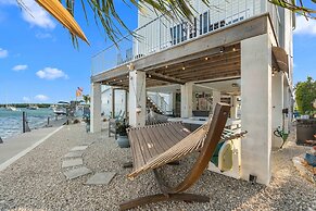 Mermaid Manor Waterfront Haven w Hot Tub Dock