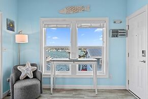 Mermaid Manor Waterfront Haven w Hot Tub Dock