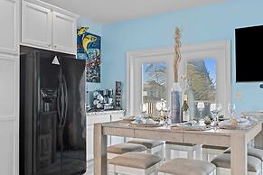 Mermaid Manor Waterfront Haven w Hot Tub Dock