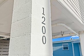 Mermaid Manor Waterfront Haven w Hot Tub Dock