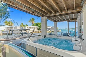 Mermaid Manor Waterfront Haven w Hot Tub Dock