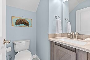 Mermaid Manor Waterfront Haven w Hot Tub Dock