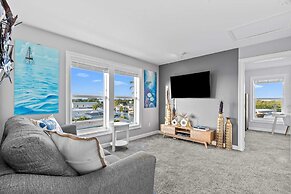 Mermaid Manor Waterfront Haven w Hot Tub Dock