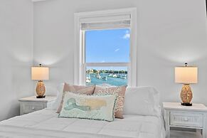 Mermaid Manor Waterfront Haven w Hot Tub Dock