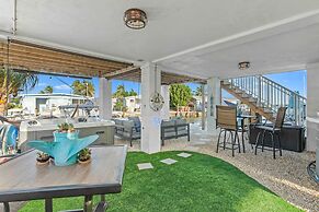 Mermaid Manor Waterfront Haven w Hot Tub Dock