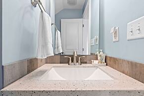 Mermaid Manor Waterfront Haven w Hot Tub Dock