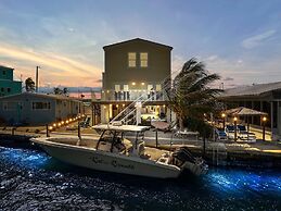 Mermaid Manor Waterfront Haven w Hot Tub Dock