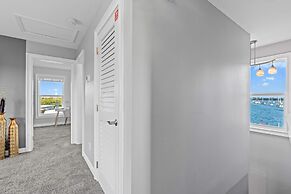 Mermaid Manor Waterfront Haven w Hot Tub Dock