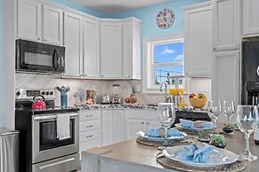 Mermaid Manor Waterfront Haven w Hot Tub Dock