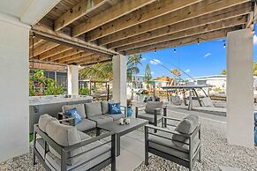 Mermaid Manor Waterfront Haven w Hot Tub Dock