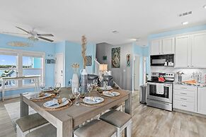 Mermaid Manor Waterfront Haven w Hot Tub Dock